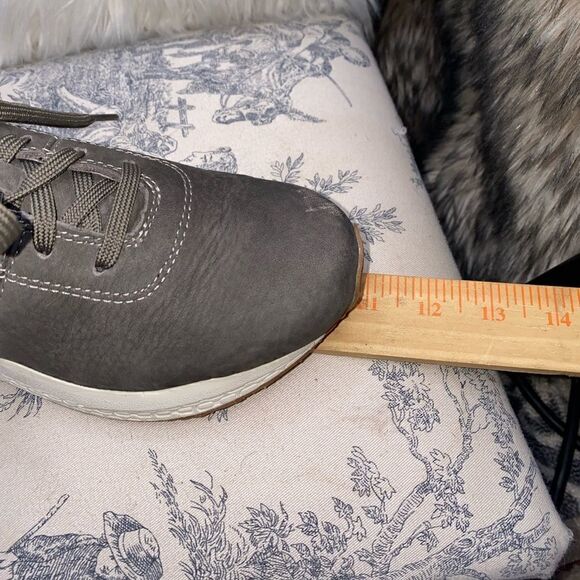 L.L. BEAN WOMAN'S Size 7.5M suede Shoes - Picture 10 of 11